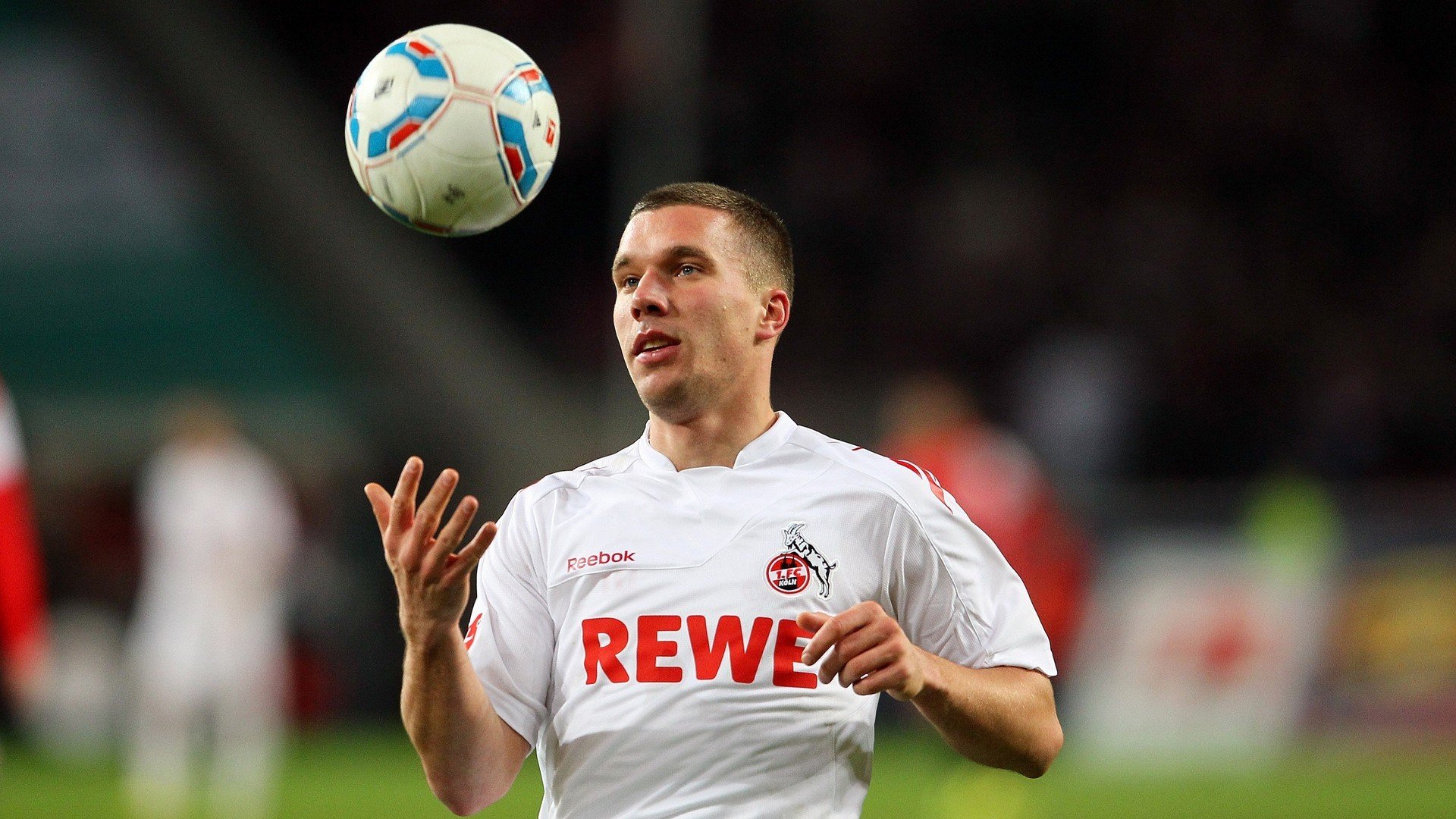 足球比赛中的“彩虹场景”——多元文化的交流平台，足球动作彩虹